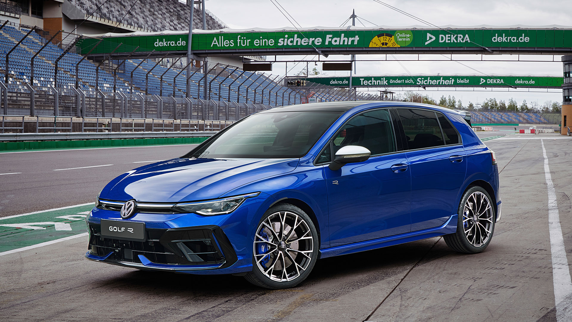 El Golf Mk8 R Conquista el "Infierno Verde": Pura Precisión Alemana Para Una Leyenda de la Marca
